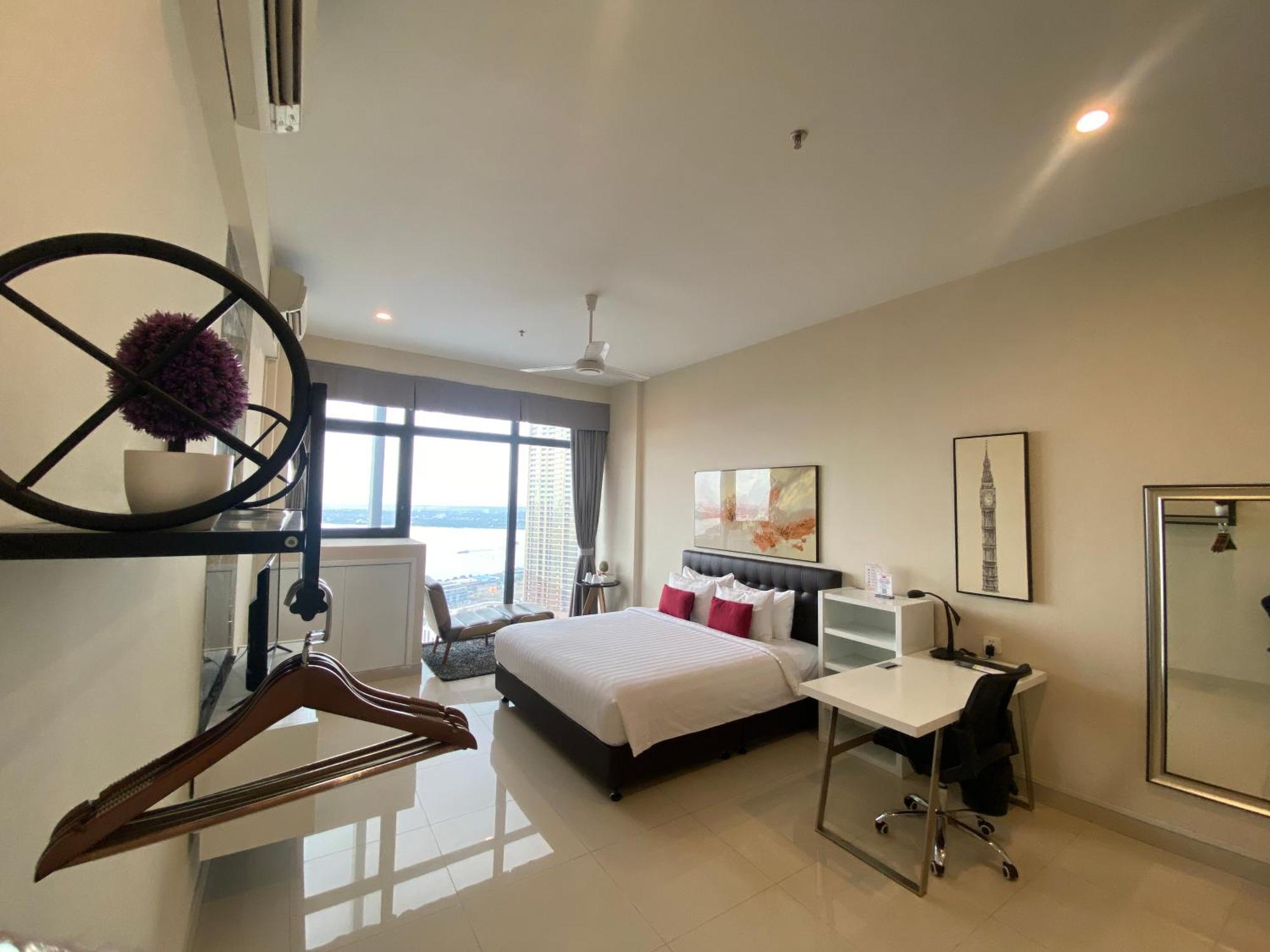 The Bridge Club Hotel Phnom Penh Exterior photo