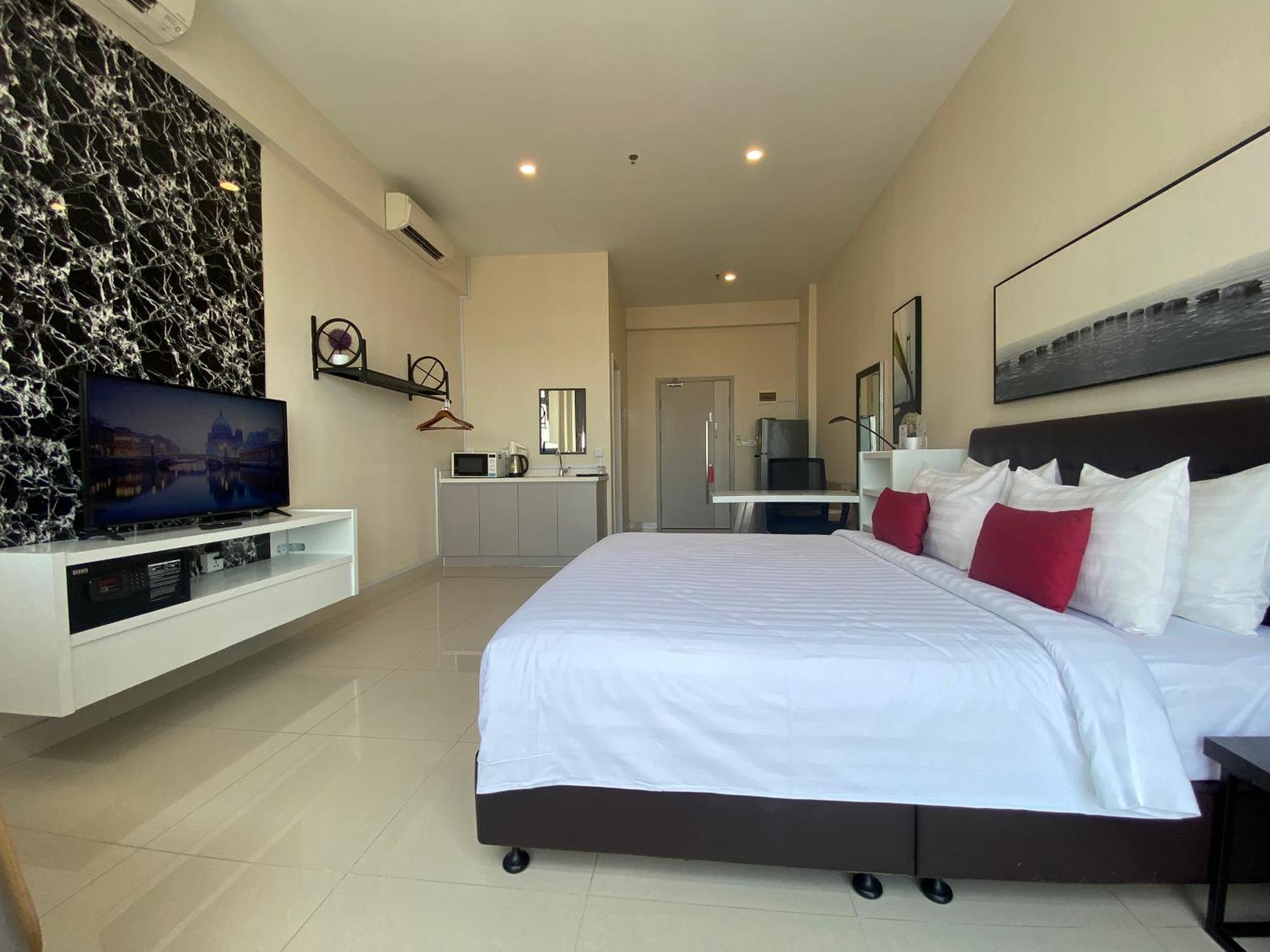 The Bridge Club Hotel Phnom Penh Exterior photo