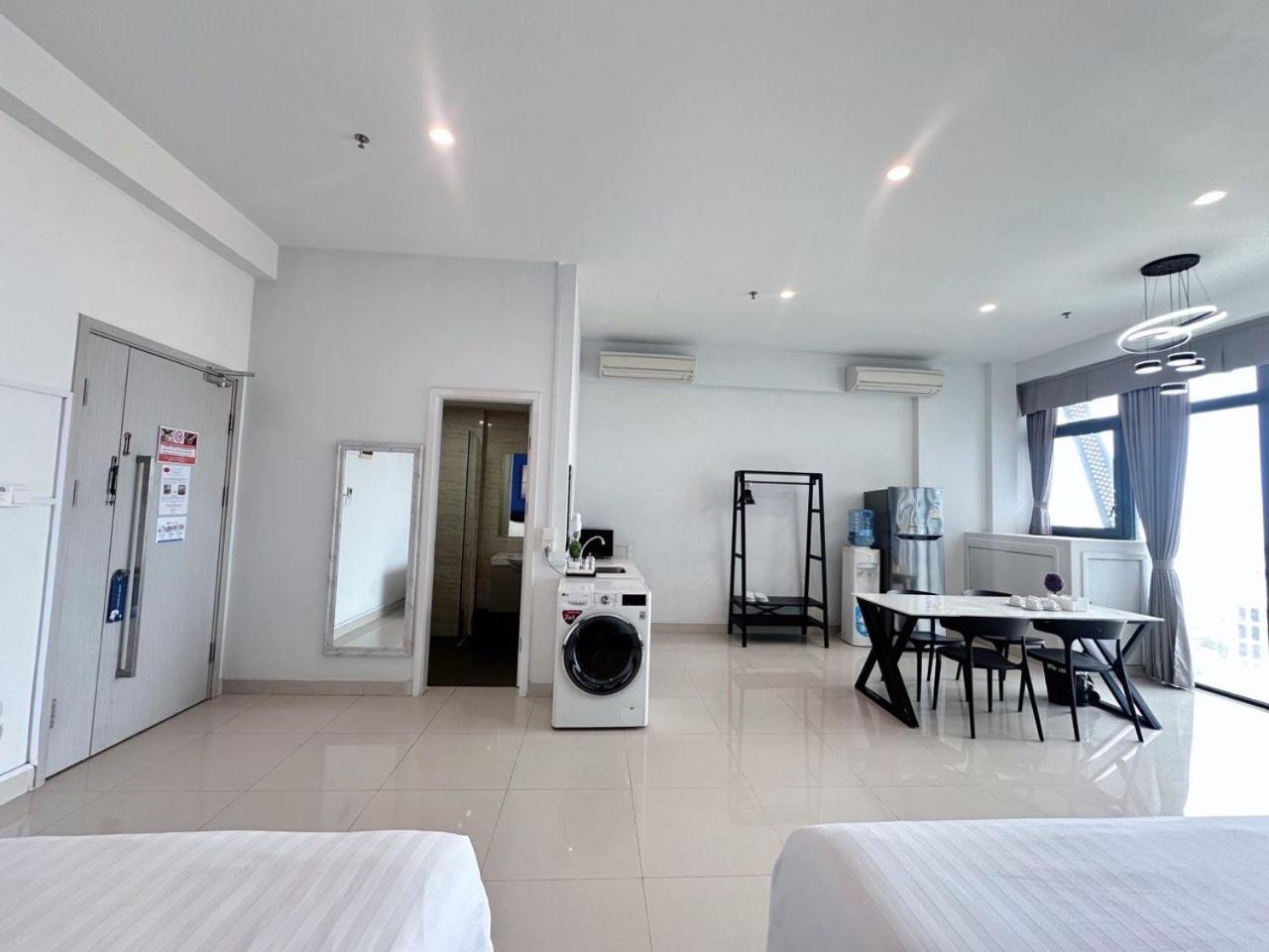 The Bridge Club Hotel Phnom Penh Exterior photo
